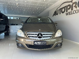 zoom immagine (MERCEDES-BENZ B 180 NGT BlueEFFICIENCY Executive)