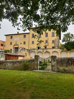 zoom immagine (Appartamento 170 mq, soggiorno, 3 camere, zona San Vincenzo a Torri)
