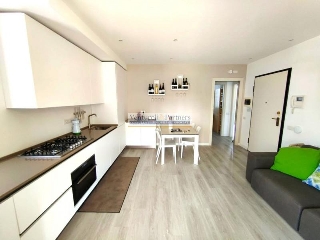 zoom immagine (Appartamento 90 mq, soggiorno, 2 camere, zona Desenzano del Garda)