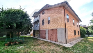 zoom immagine (Casa singola 364 mq, soggiorno, 3 camere, zona Fusignano)