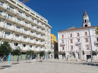 zoom immagine (Negozio 35 mq, zona Porta Nuova)