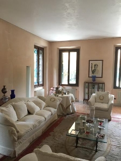 zoom immagine (Villa 750 mq, soggiorno, 3 camere, zona Covolo)
