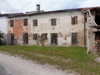 zoom immagine (Rustico 300 mq, 3 camere, zona Cervarese Santa Croce)