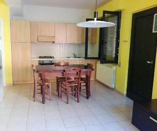 zoom immagine (Appartamento 70 mq, soggiorno, 2 camere, zona Sant'Angelo in Vado - Centro)