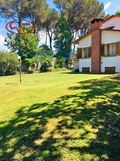 zoom immagine (Villa 260 mq, soggiorno, più di 3 camere, zona Cavriglia)