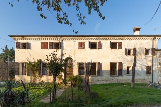 zoom immagine (Rustico 620 mq, soggiorno, più di 3 camere, zona Villa d'Asolo)