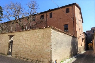 zoom immagine (Palazzo 1282 mq, più di 3 camere)