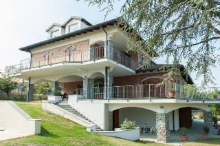 zoom immagine (Villa 600 mq, soggiorno, 6 camere, zona Casale Monferrato)