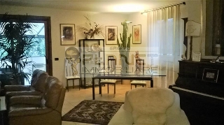zoom immagine (Casa singola 480 mq, soggiorno, 3 camere, zona Arezzo)