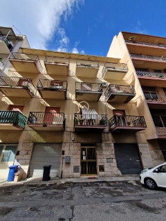 zoom immagine (Appartamento 73 mq, soggiorno, 2 camere, zona Viale Calabria)