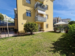 zoom immagine (Appartamento 100 mq, soggiorno, 2 camere, zona Valloria)