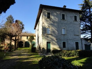 zoom immagine (Rustico 950 mq, soggiorno, 14 camere, zona Ascoli Piceno)