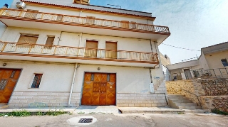 zoom immagine (Palazzo 386 mq, soggiorno, 4 camere, zona Villa Castelli - Centro)