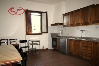 zoom immagine (Appartamento 110 mq, soggiorno, 2 camere, zona San Cipriano)