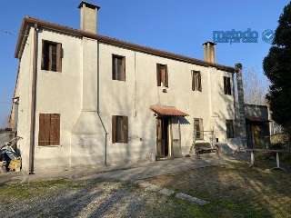zoom immagine (Casa singola 120 mq, soggiorno, 3 camere, zona Sant'Apollinare)