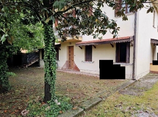 zoom immagine (Appartamento 107 mq, soggiorno, 2 camere, zona Rovigo)