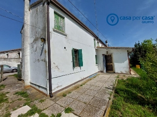 zoom immagine (Casa singola 150 mq, soggiorno, 4 camere, zona Adria)