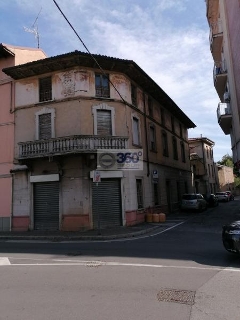zoom immagine (Palazzo 1690 mq, più di 3 camere, zona Rovato - Centro)